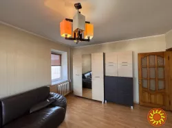 В продажу 1-кімн квартира 42м2 з двома лоджіями 34 тисячі жилий