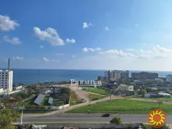 Продам однокімнатну квартиру з панорамним видом на Вашого улюбленого сусіда – море.