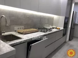 Пропонується до продажу двокімнатна квартира у новому цегляному будинку на Сахарова.