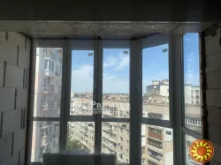 Продам простору та світлу однокімнатну квартиру в новому житловому комплексі.