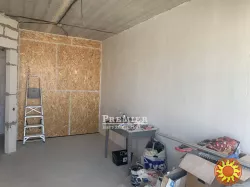 Продам простору та світлу однокімнатну квартиру в новому житловому комплексі.