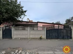 Продаж частини будинку з гаражем в районі пр. Відродження