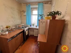 У продажу гостінка у хорошому районі за Київським ринком