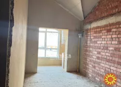 Продам простору однокімнатну квартиру у новому цегляному житловому комплексі на Сахарова.