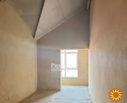 Продам простору однокімнатну квартиру у новому цегляному житловому комплексі на Сахарова.