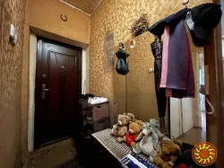 Продам 3-кімнатну квартиру в Малиновському районі.