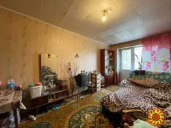 Продам 3-кімнатну квартиру в Малиновському районі.