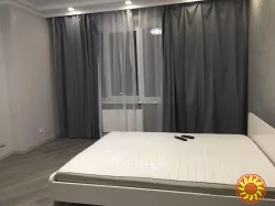 Терміново продам велику однокімнатну квартиру в новому, заселеному будинку.