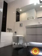 Терміново продам велику однокімнатну квартиру в новому, заселеному будинку.