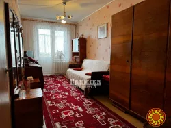 Пропонується до продажу трикімнатна квартира в Суворовському районі.