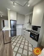 Пропонується до продажу посторна 1 кімнатна квартира в новому будинку.