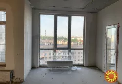 Продам простору квартиру загальною площею 102 м2 в новому будинку на вул. Г. Оборони.