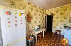 Пропонується до продажу простора трикімнатна квартира на вулиці Бочарова.