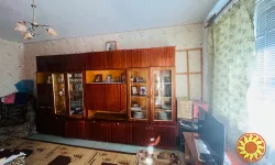 Пропонується до продажу простора трикімнатна квартира на вулиці Бочарова.