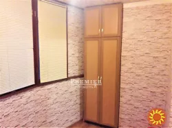 Продам трикімнатну квартиру з хорошим ремонтом.