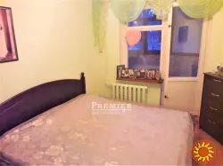 Продам трикімнатну квартиру з хорошим ремонтом.