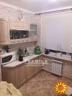 Продам трикімнатну квартиру з хорошим ремонтом.