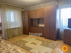Продам 1-кімнатну квартиру загальною площею 44 м2 з ремонтом на Бочарова/Дніпродорога