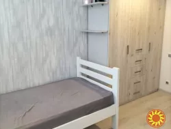 Квартира загальною площею 72 кв.м розташована на зручному 5му поверсі нового 10-ти поверхового будинку.