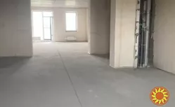 Пропонується до продажу квартира загальною площею 107 кв.м, двостороння, вид на море зі всіх вікон.