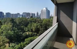 Пропонується до продажу квартира загальною площею 107 кв.м, двостороння, вид на море зі всіх вікон.