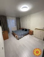 Пропонується до продажу простора однокімнатна квартира.