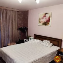 Продам велику квартиру на Висоцького кут Сахарова.