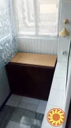 Продам двухкомнатную квартиру в Киеве с мебелью и техникой.