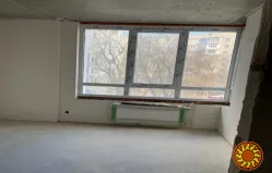 Квартира загальною площею 93 кв.м, з просторною кухнею 16 кв.м.