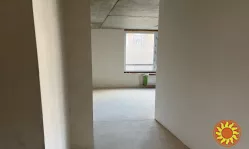 Квартира загальною площею 93 кв.м, з просторною кухнею 16 кв.м.