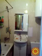 Продам гарну двосторонню двокімнатну квартиру на вулиці Семена Палія.