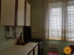 Продам квартиру на вул. Закревского 45А
