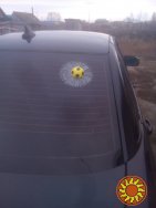 Наклейка на авто Мячик в окне авто жёлтый футбольный наклейка прикол