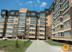 У продажу простора 2 кімнатна квартира в новому житловому комплексі біля моря.