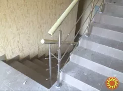 У продажу простора 2 кімнатна квартира в новому житловому комплексі біля моря.