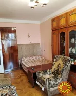 У продажу 1 кімнатну квартиру на Жоліо Кюрі.