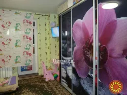 2-кімнатна квартира 71 кв.м. з великою кухнею.