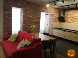 Продам квартиру в новому цегляному будинку на Сахарова.