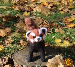 Красная панда игрушка валяная из шерсти войлочная интерьерная коллекционная сухое валяние подарок сувенир ручная работа хендмэйд