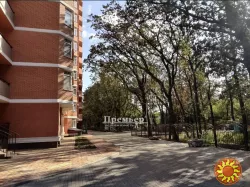 Продається 3-х кімнатна квартира в ЖК Real Park. Будинок зданий, загальна площа квартири 88 кв. Окремі кімнати., великий балкон у кімнату. Середній