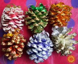 Шишки декоровані для новорічної ялинки