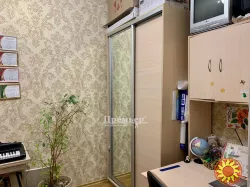 У продажу двокімнатна затишна та тепла квартира в історичному центрі Одеси