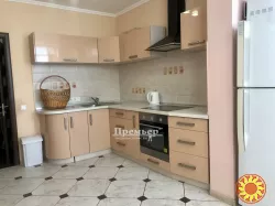 Продам простору 1-кімнатну квартиру з ремонтом