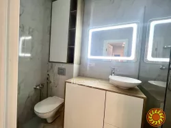 Квартира з ремонтом в новому будинку на Таїрова