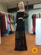 Чорна мереживна сукня, дизайнер Roberta Biagi.