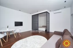 Пропонується до продажу 1-кімнатна квартира з дорогим ремонтом у 21 Перлині.