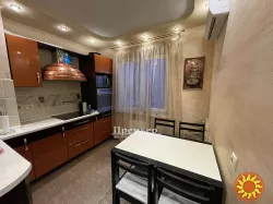 Продам 4-кімнатну квартиру в Одесі на Таїрова