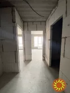 У продажу 2 кімнатна квартира загальною площею 44 кв.м., видовий поверх.