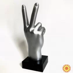 Статуэтки в виде жеста «Peace»