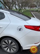 Наклейка на крышку бака авто Белая светоотражающий эффект